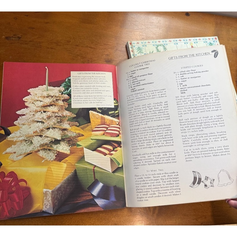 VTG Christmas Keepsake Kids Holiday Traditions Memories Book and VTG Cookbook - Picture 6 of 16